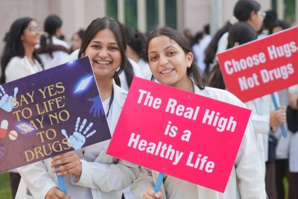 SGRRU के छात्र-छात्राओं ने नशा विरुद्ध जनसंदेश रैली में दिया नशा न करने का संदेश