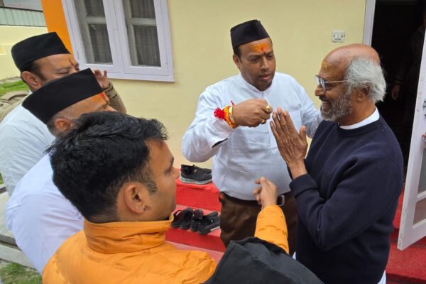 श्री बदरीनाथ धाम दर्शन को पहुंचे सुपर स्टार रजनीकांत