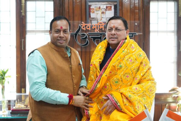 बदरी-केदार में रिकॉर्ड श्रद्धालुओं के पहुंचने पर सीएम धामी में बीकेटीसी अध्यक्ष की पीठ थपथपाई