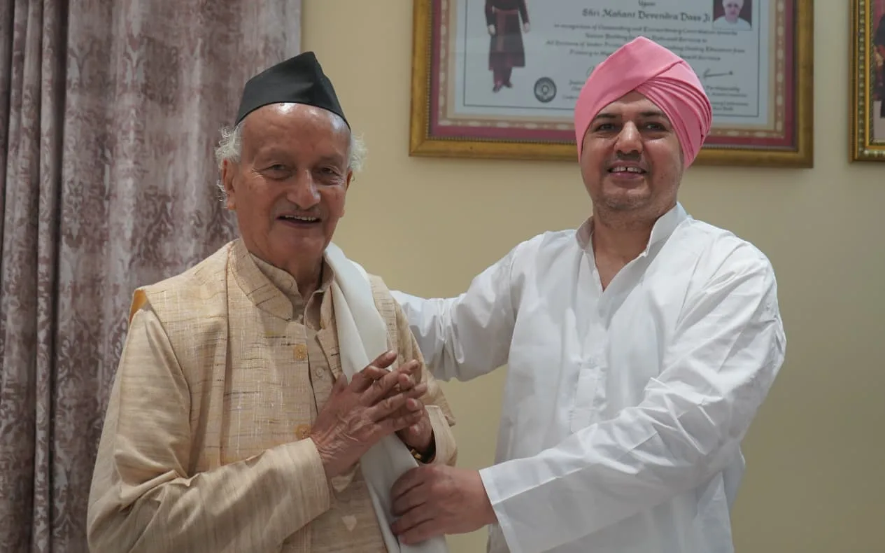 पूर्व मुख्यमंत्री भगत सिंह कोश्यारी ने श्री दरबार साहिब में टेका मत्था