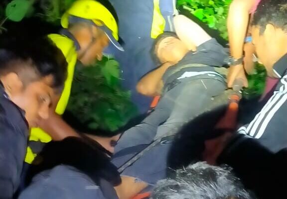 बारातियों की कार खाई में गिरी, तीन लोगों की मौत