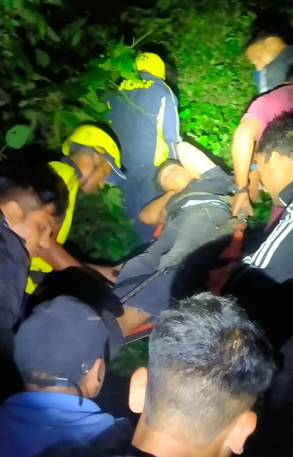 बारातियों की कार खाई में गिरी, तीन लोगों की मौत