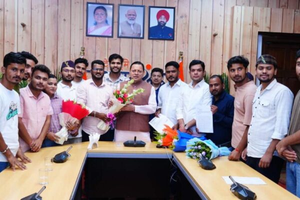 उत्तराखंड बेरोजगार संघ ने की मुख्यमंत्री से भेंट, परीक्षा रद्द होने पर जताया आभार