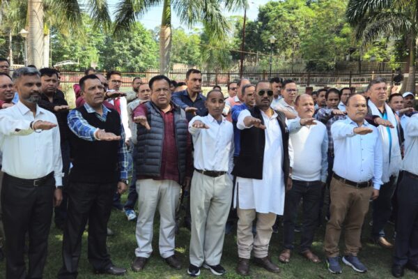 गढ़वाल विश्वविद्यालय में सतर्कता जागरूकता सप्ताह का शुभारंभ, शिक्षक और शिक्षणेत्तर कर्मचारियों को दिलाई सत्यनिष्ठा की शपथ