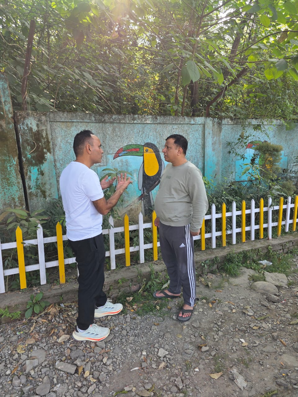 छुट्टी के दिन भी काम पर जुटे एमडीडीए उपाध्यक्ष बंशीधर तिवारी