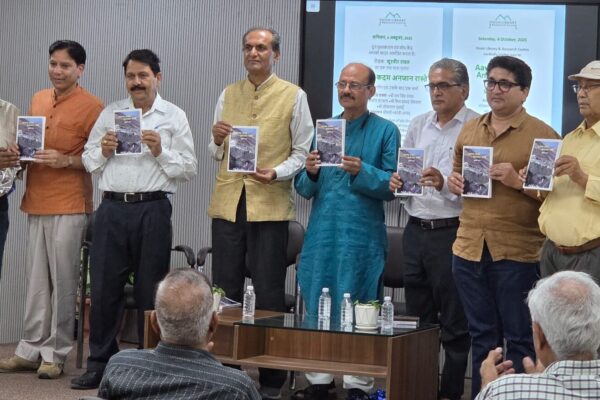 दून पुस्तकालय में ‘आवारा कदम अनजान रास्ते’ का लोकार्पण और चर्चा