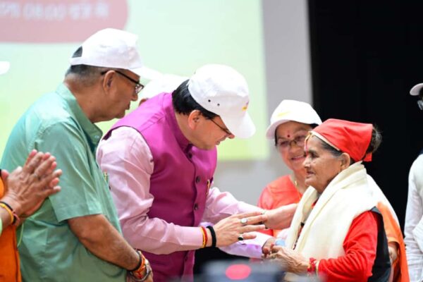 बुजुर्गों के सम्मान, सुरक्षा, स्वास्थ्य और कल्याण के लिए राज्य सरकार निरंतर प्रयासरत: धामी