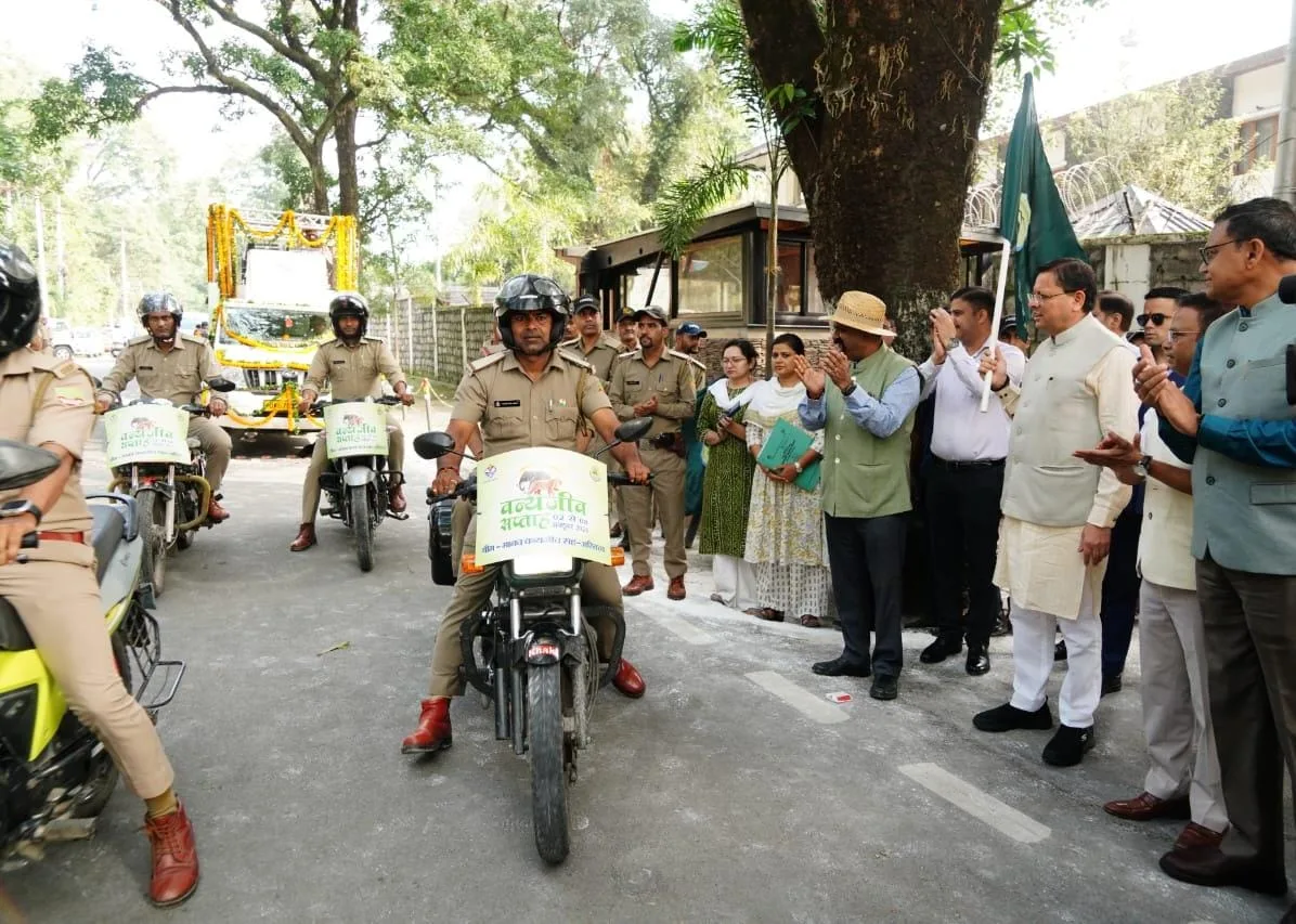 वन्यजीव सप्ताह के शुभारंभ पर मुख्यमंत्री धामी ने बाइक रैली को हरी झंडी दिखाकर किया रवाना