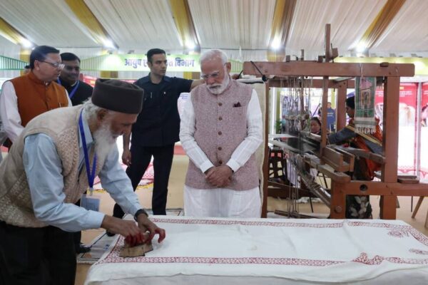 प्रधानमंत्री ने उत्तराखंड की विकास यात्रा से जुड़े युवाओं, उद्यमियों, महिलाओं से किया संवाद