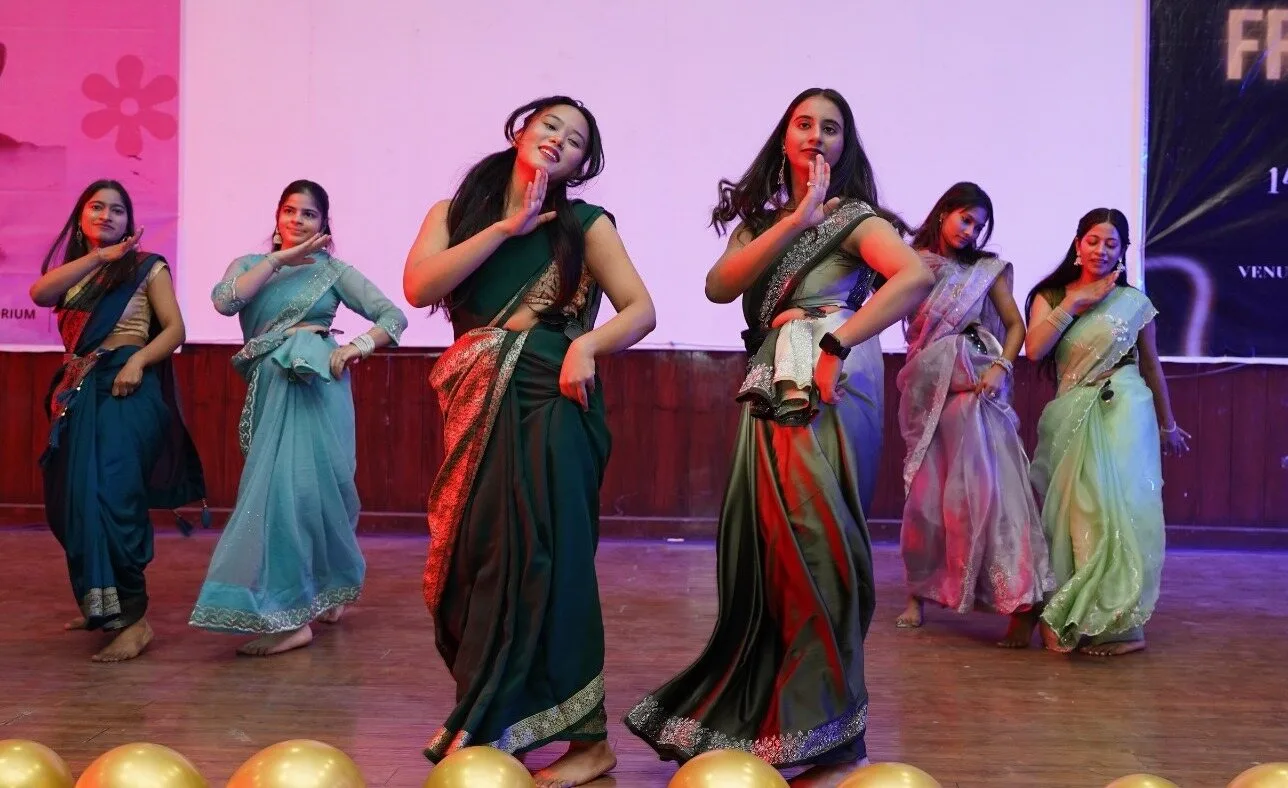 एसजीआरआर कॉलेज ऑफ नर्सिंग में फ्रेशर्स पार्टी की धूम, नाच-गाने से गूँजा सभागार