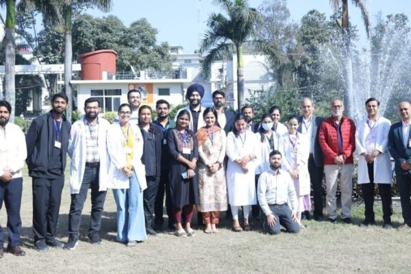 श्री महंत इन्द्रेश अस्पताल में माइक्रो-वैस्कुलर एनास्टोमोसिस तकनीक से रुबरु हुए युवा सर्जन