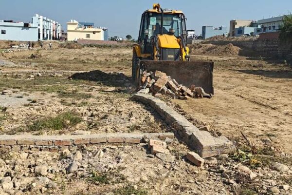 शिमला बाईपास क्षेत्र में एमडीडीए की बड़ी कार्रवाई, अवैध प्लॉटिंग ध्वस्त और अवैध व्यावसायिक निर्माण सील