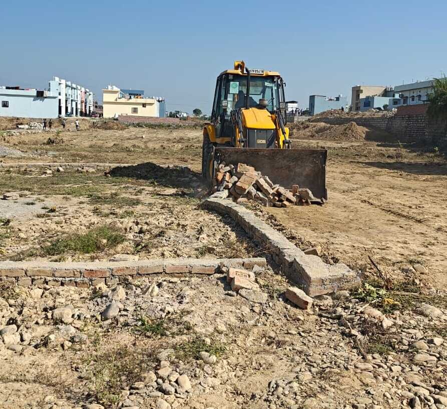 शिमला बाईपास क्षेत्र में एमडीडीए की बड़ी कार्रवाई, अवैध प्लॉटिंग ध्वस्त और अवैध व्यावसायिक निर्माण सील