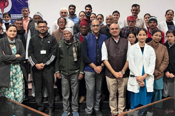 श्री महंत इन्दिरेश अस्पताल में एक सुर में बोले कैंसर योद्धा- कैंसर से डरना नहीं लड़ना है