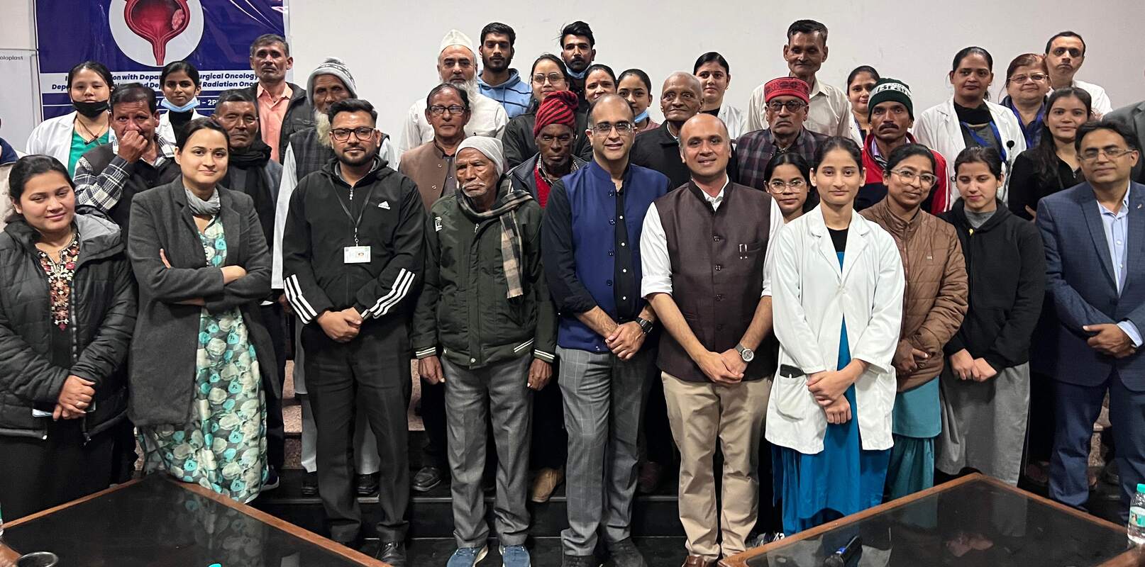 श्री महंत इन्दिरेश अस्पताल में एक सुर में बोले कैंसर योद्धा- कैंसर से डरना नहीं लड़ना है