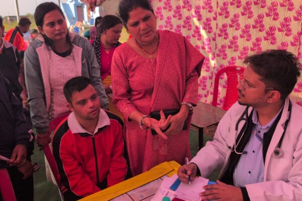 श्री महंत इन्दिरेश अस्पताल ने मानसिक अक्षम बच्चों के लिए कोटद्वार में लगाया विशेष शिविर