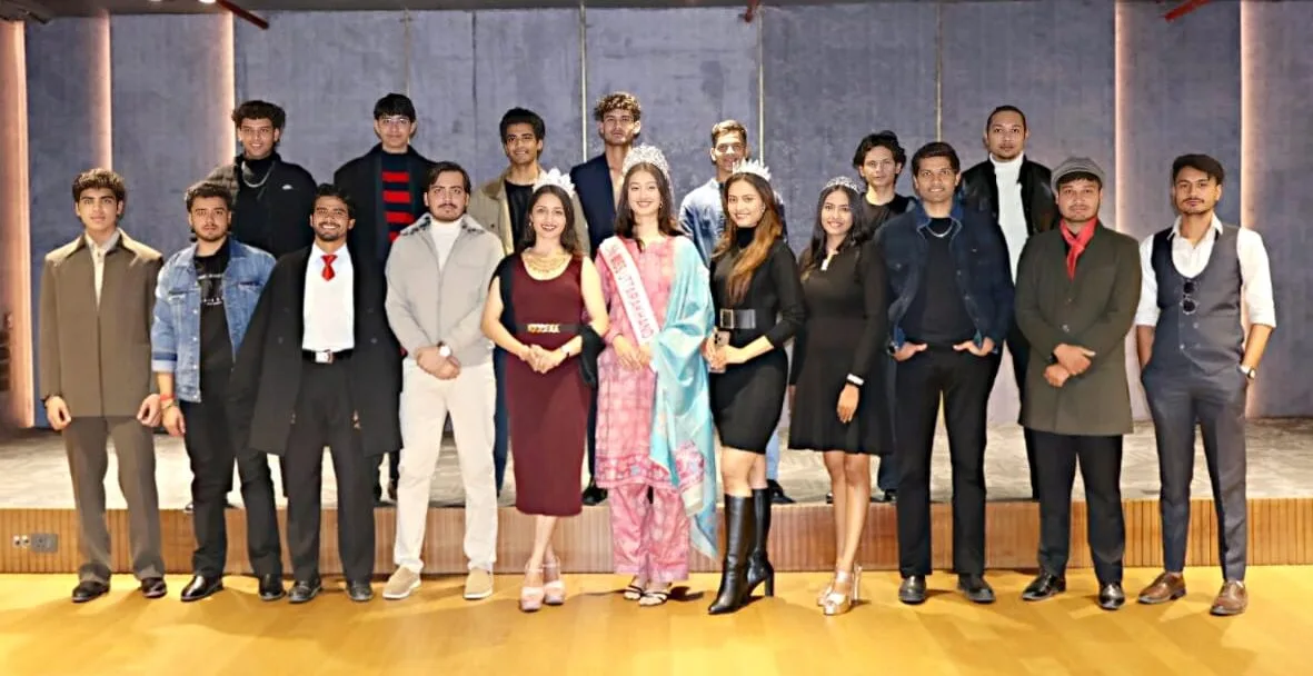 स्टाइल आइकन और मिस्टर स्माइल 2025ः आत्मविश्वास से भरे युवाओं ने जजों के सामने दिया हुनर का परिचय