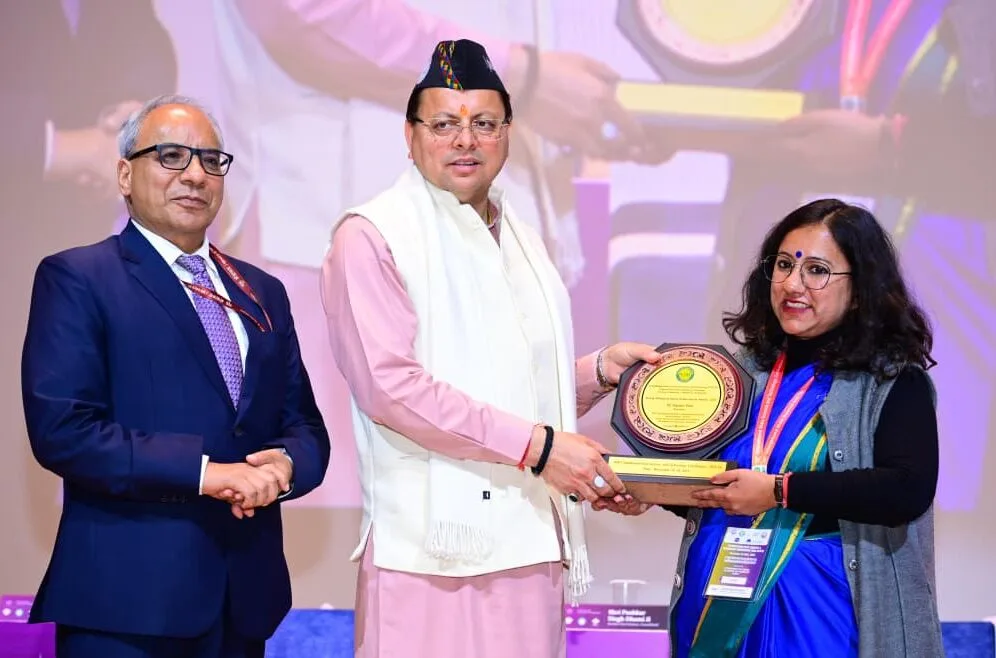 मुख्यमंत्री धामी ने महिला वैज्ञानिकों को प्रदान किए यंग वूमेन साइंटिस्ट अवार्ड