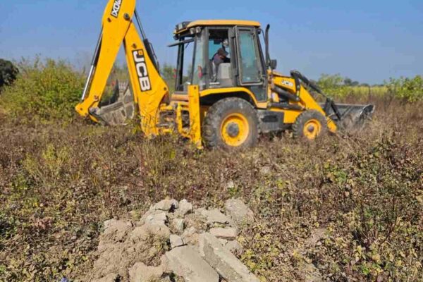 MDDA की सख्त कार्रवाई, अवैध प्लाटिंग और निर्माण पर चला बुलडोज़र, 22 बीघा में ध्वस्तीकरण