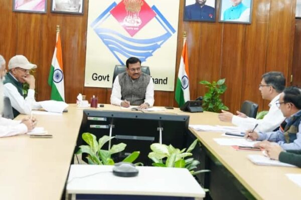 मुख्यमंत्री घोषणाओं की प्रोएक्टिव निगरानी करें अधिकारी: मुख्य सचिव