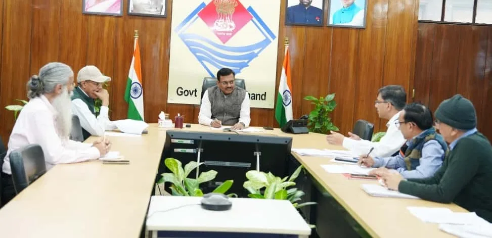 मुख्यमंत्री घोषणाओं की प्रोएक्टिव निगरानी करें अधिकारी: मुख्य सचिव