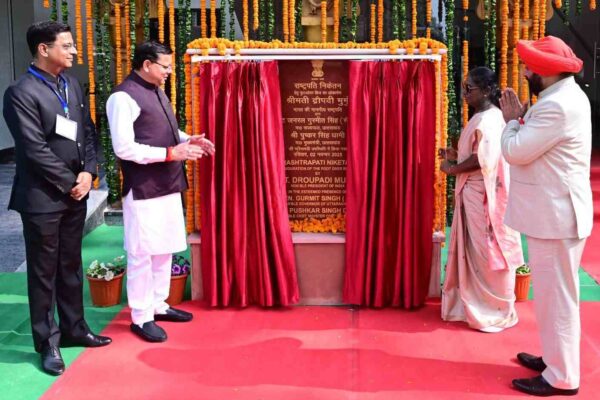राष्ट्रपति द्रौपदी मुर्मु ने देहरादून के राष्ट्रपति निकेतन में Foot Over Bridge और घुड़सवारी क्षेत्र का किया लोकार्पण