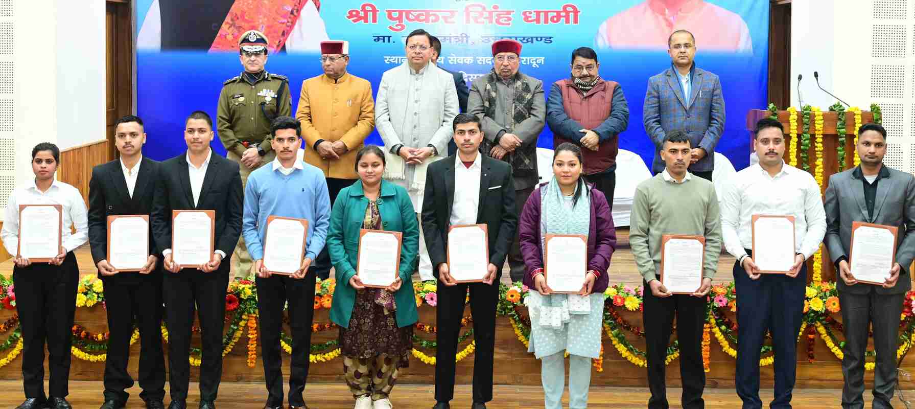 उत्तराखंड पुलिस को मिले 215 सब इंस्पेक्टर, मुख्यमंत्री धामी ने सौंपा नियुक्ति पत्र