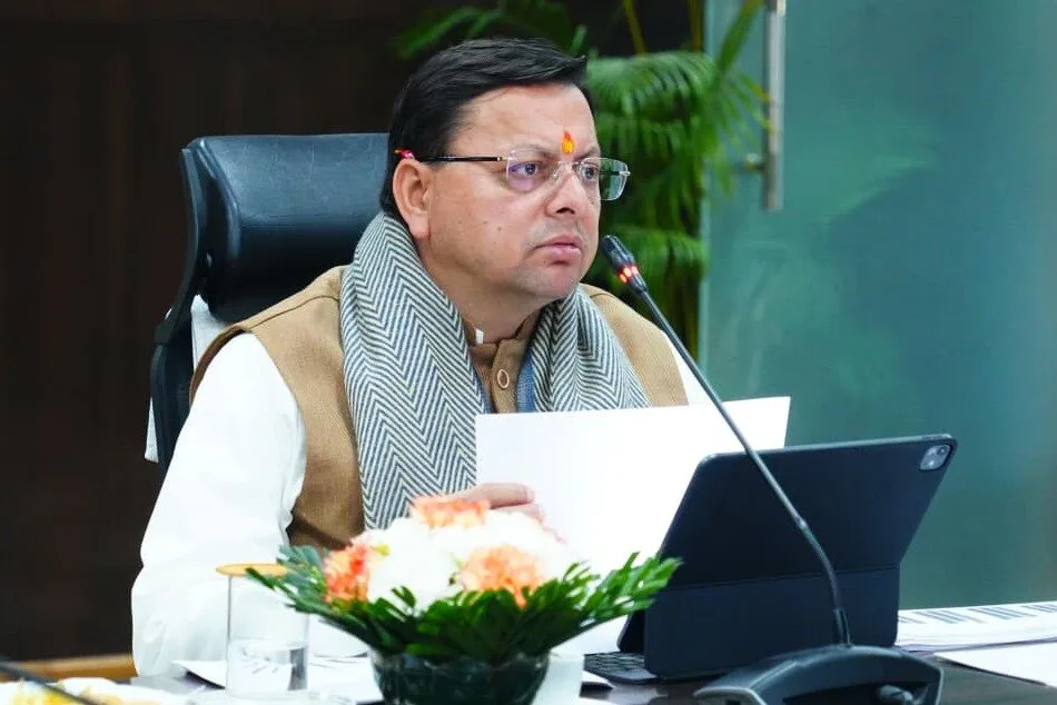 मुख्यमंत्री ने अधिकारियों को दिए राजस्व वसूली बढ़ाने के निर्देश