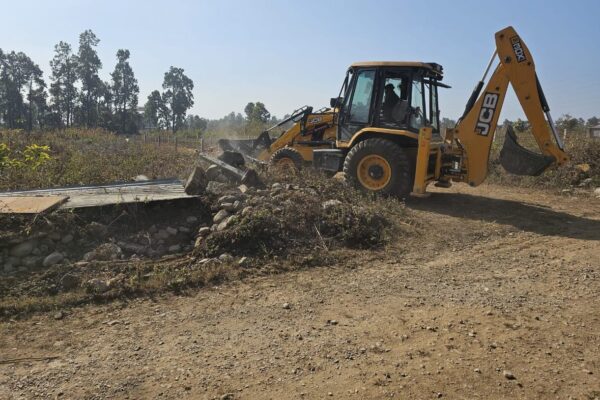 MDDA की अवैध प्लॉटिंग पर बड़ी कार्रवाई, 10 बीघा भूमि पर चला ध्वस्तीकरण अभियान