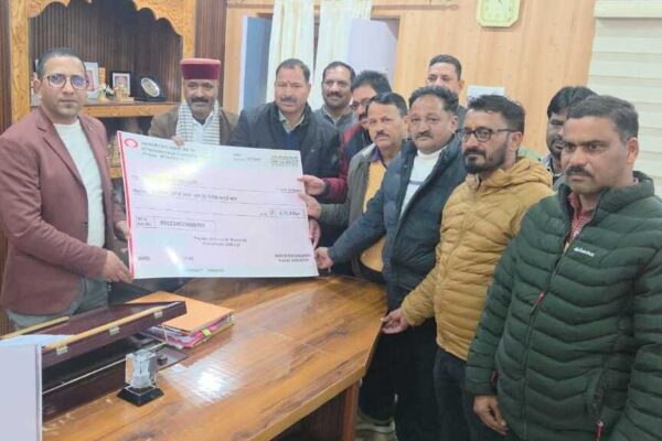 धराली आपदा पीड़ितों की मदद के लिए आगे आया प्राथमिक शिक्षक संघ उत्तरकाशी