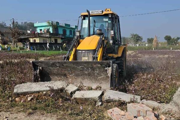 MDDA की बड़ी कार्रवाई : 40 बीघा अवैध प्लॉटिंग पर चला बुलडोज़र