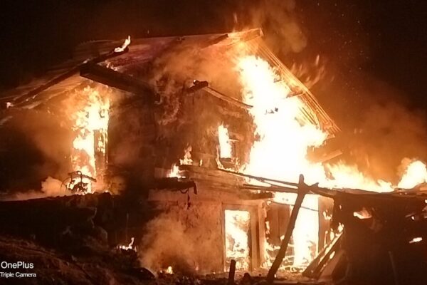 मोरी में भीषण अग्निकांड से तीन मकान जलकर राख, दर्ज़नभर से अधिक पशुओं की मौत