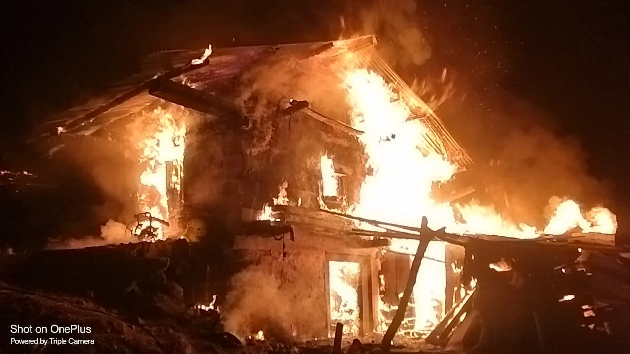 मोरी में भीषण अग्निकांड से तीन मकान जलकर राख, दर्ज़नभर से अधिक पशुओं की मौत