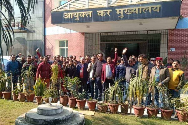 राज्य कर्मचारियों ने 18 सूत्रीय मांगों को लेकर दफ्तरों में की गेट मीटिंग
