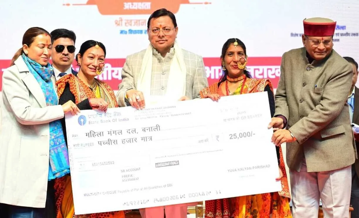 राष्ट्रीय युवा दिवस पर मुख्यमंत्री ने सराहनीय कार्य करने वाले महिला और युवक मंगल दलों को किया पुरस्कृत