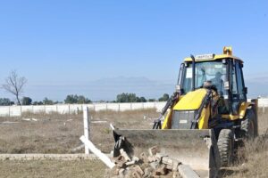 125 बीघा भूमि पर की जा रही अवैध प्लॉटिंग पर चला MDDA का बुलडोजर