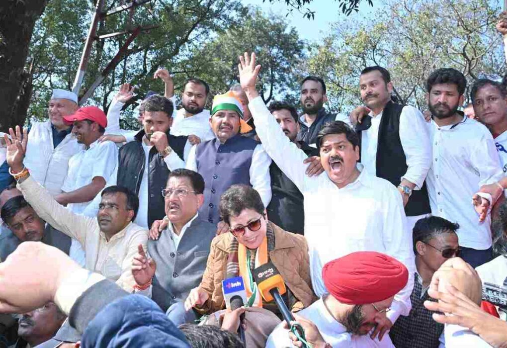 लोकभवन घेराव को उमड़े हजारों कांग्रेस कार्यकर्ता