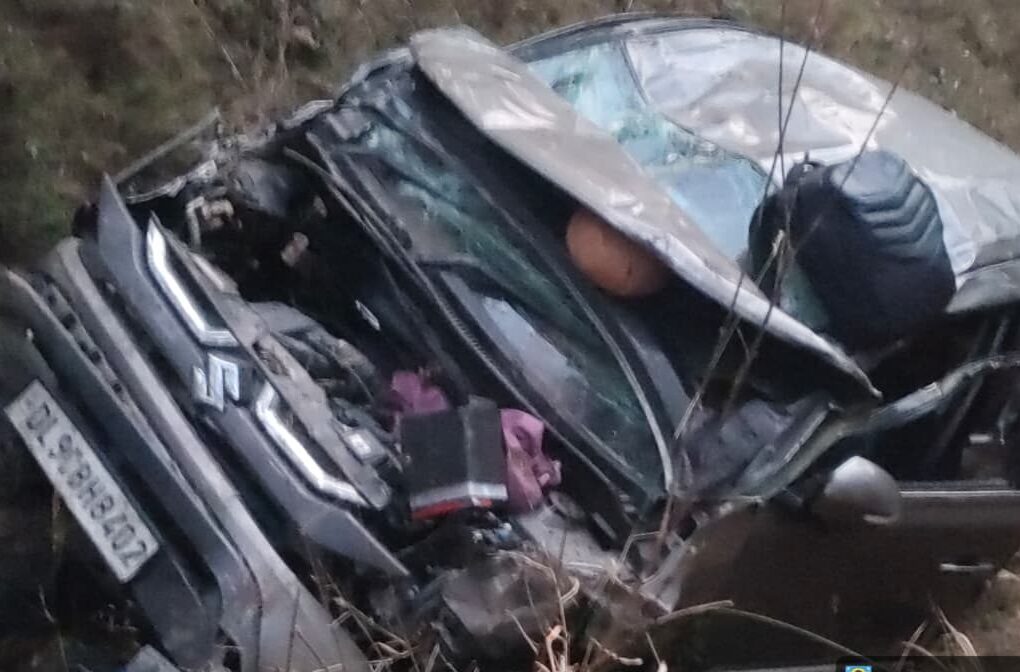 अल्मोड़ा में कार खाई में गिरी, 11 माह के मासूम सहित तीन लोगों की मौत