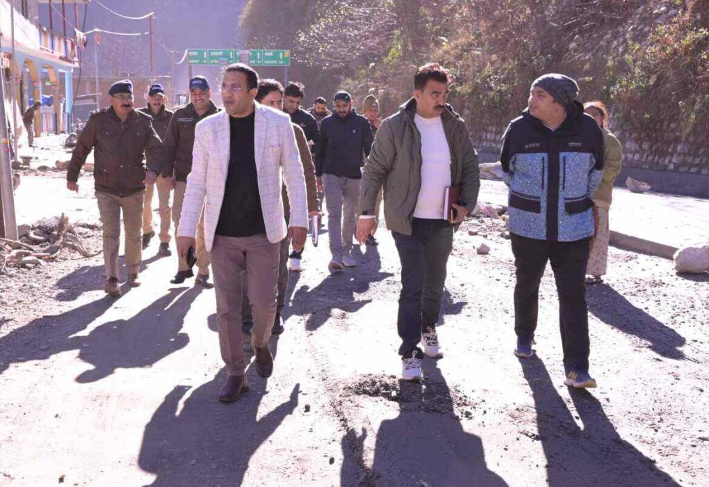 चारधाम यात्रा की तैयारी तेज, जिलाधिकारी ने परखी व्यवस्थाएं