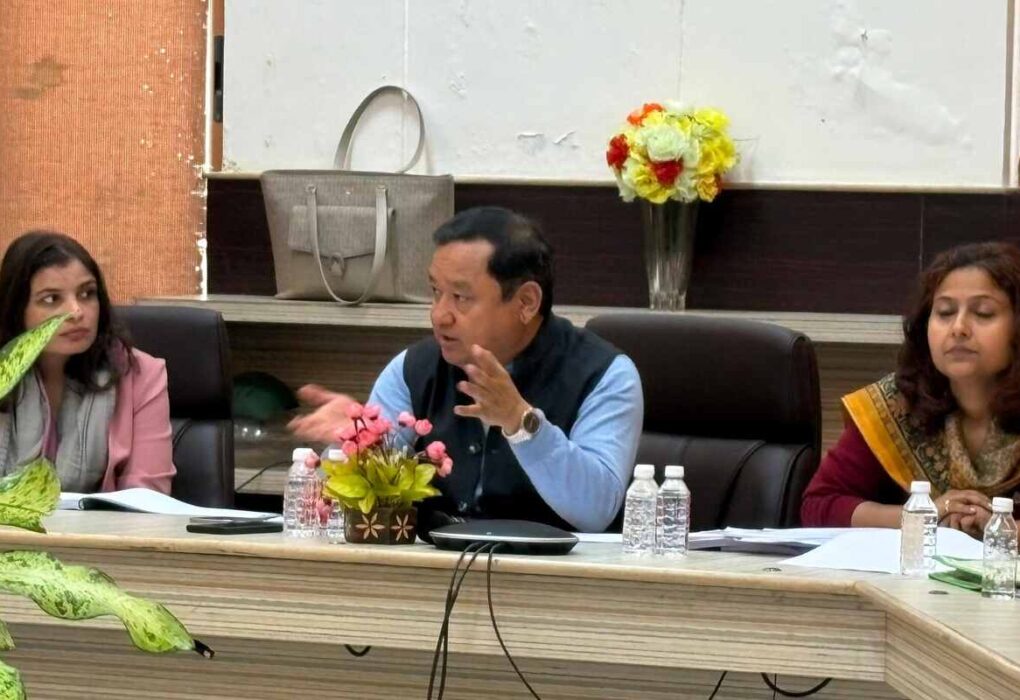 पलायन रोकने और स्वरोजगार को बढ़ावा देने के लिए प्रत्येक जनपद तैयार करे ठोस रणनीति