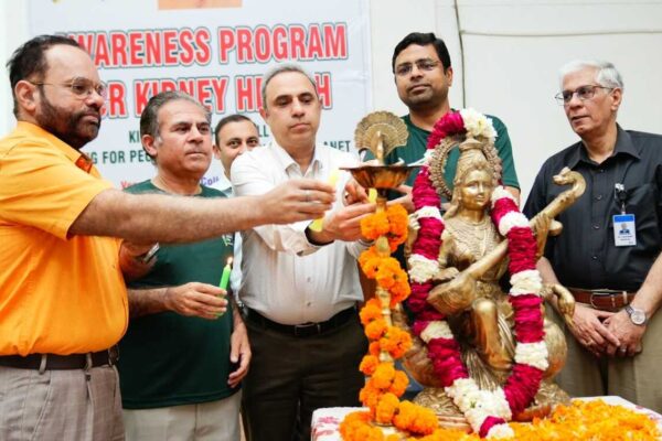 श्री महंत इन्दिरेश अस्पताल में विश्व किडनी दिवस पर किडनी बचाने का लिया संकल्प