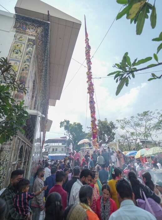 श्री झण्डे जी पर दर्शन मनौतियों के लिए अब लगा दूनवासियों का तांता