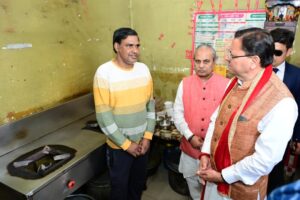 मुख्यमंत्री ने रेस्टोरेंट में पहुंचकर गैस आपूर्ति का लिया जायजा