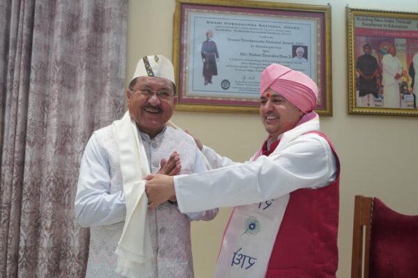 कैबिनेट मंत्री भरत चौधरी ने श्री दरबार साहिब में टेका मत्था