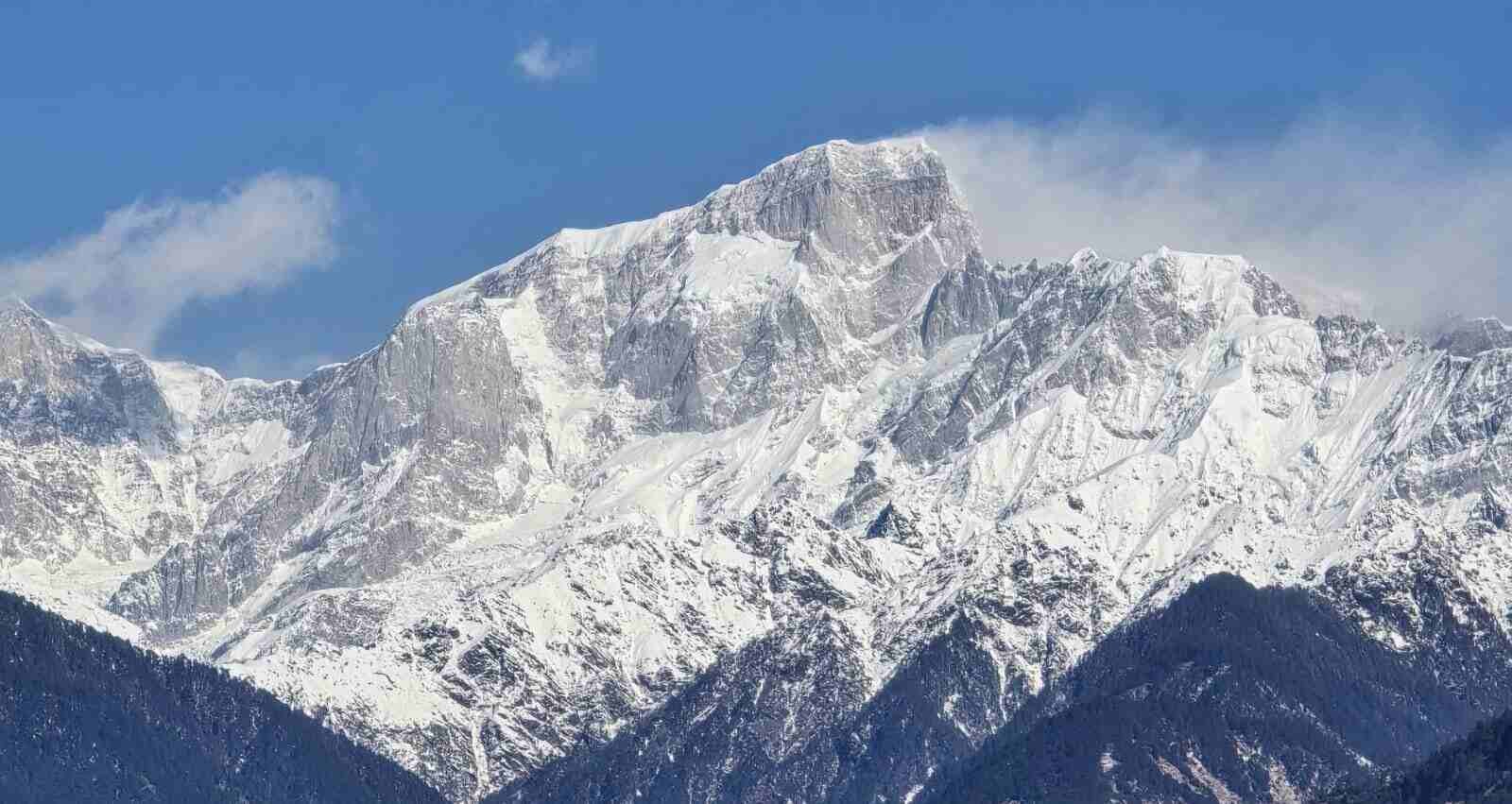 मौसम की मेहरबानी से हिमालयी चोटियों का नख श्रृंगार लौटा