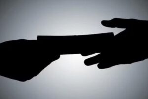 बिजली विभाग का जेई 80 हजार रुपए की रिश्वत लेते रंगे हाथ गिरफ्तार