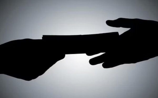 बिजली विभाग का जेई 80 हजार रुपए की रिश्वत लेते रंगे हाथ गिरफ्तार