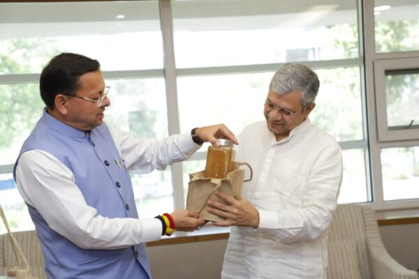 मुख्यमंत्री ने केंद्रीय मंत्री से भेंटकर रेल एवं ‘डिजिटल कुम्भ 2027’ पर की चर्चा