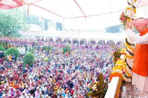 श्री दरबार साहिब में गुरु मंत्र पाकर धन्य-धन्य हुई गुरु की प्यारी संगतें