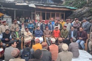 फ़िताड़ी अग्निकांड पीड़ितों का कैबिनेट मंत्री सौरभ बहुगुणा ने जाना हाल